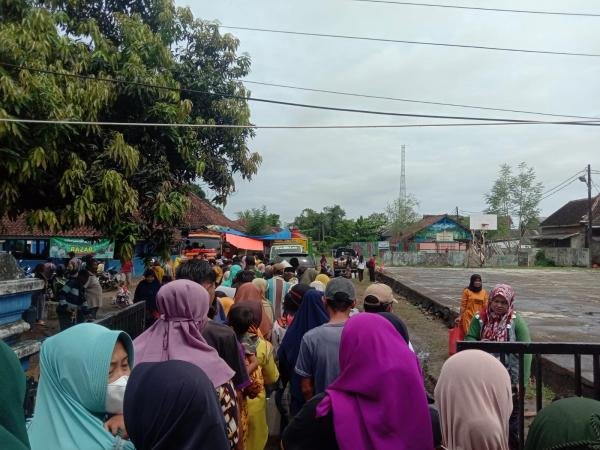77da4_antri-minyak-goreng