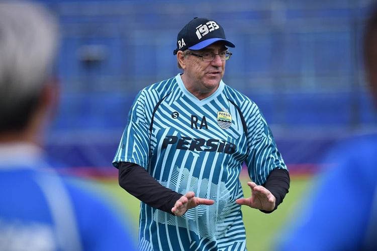 Pelatih Persib