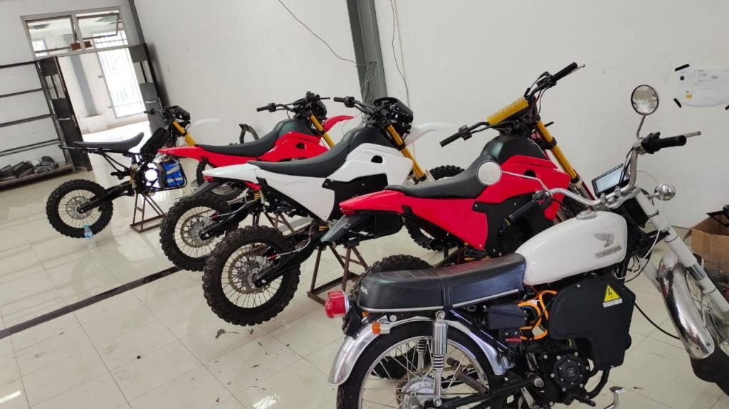 Tampilan-sebagian-E-Trail-yang-sudah-dirakit-sebelumnya-oleh-ITS-sebagai-sumbangan-Kementerian-Sosial-RI-untuk-diserahkan-ke-masyarakat-Papua