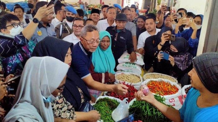 menteri-perdagangan-ri-zulkifli-hasan-berkunjung-di-pasar-al-mahirah-lamdingin-banda-aceh