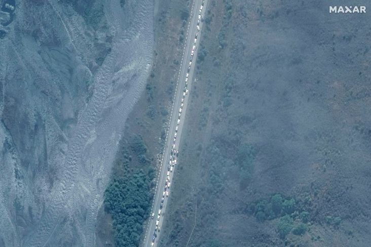kabur-dari-mobilisasi-militer-antrean-eksodus-warga-rusia-capai-16-km-oiu