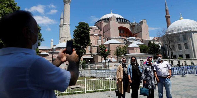 arab-saudi-penjarakan-qari-ternama-karena-jadi-imam-salat-di-hagia-sophia