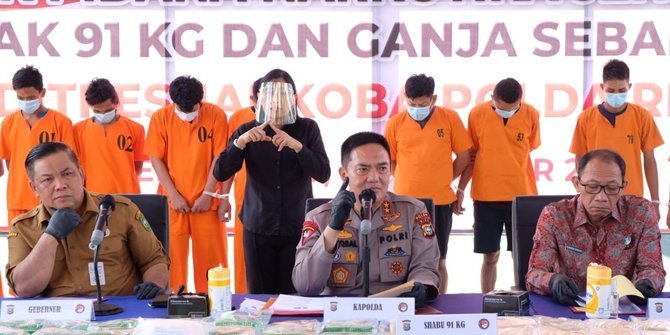 tangkap-12-penyelundup-di-riau-polisi-amankan-91-kg-sabu-dan-25-kg-ganja