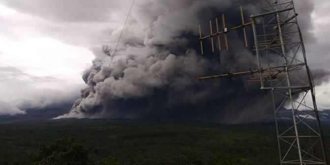 usai-muntahkan-awan-panas-gunung-semeru-naik-status-jadi-awas
