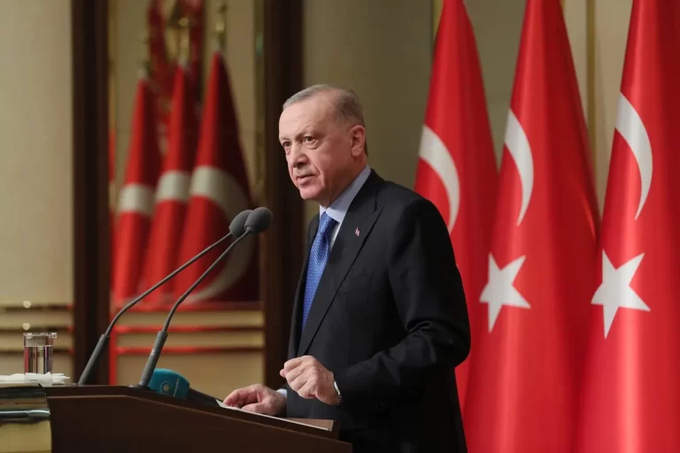 AA-20220421-27634097-27634095-TURKISH_PRESIDENT_RECEP_TAYYIP_ERDOGAN