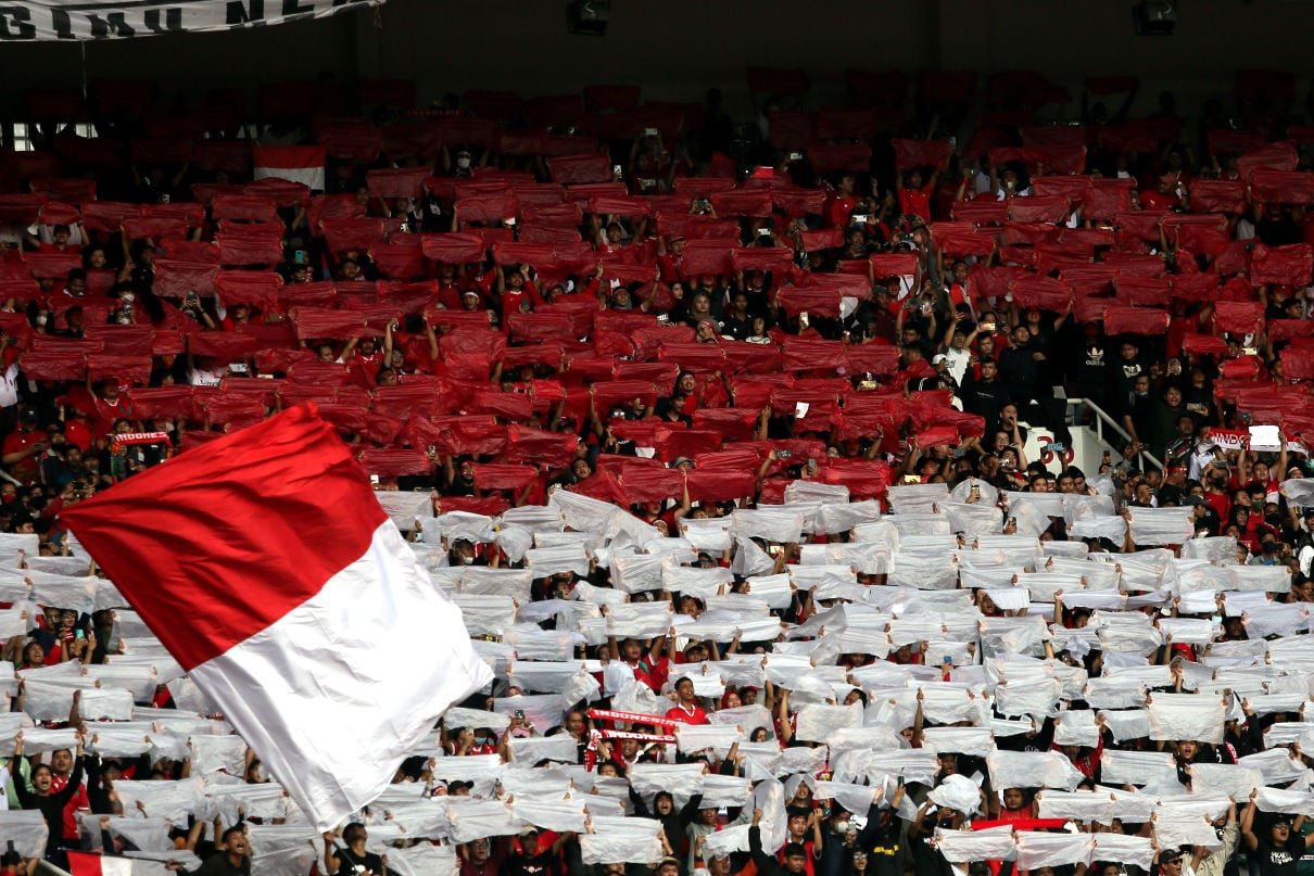 suporter-timnas-indonesia-saat-pertandingan-sepak-bola-grup-ugcj