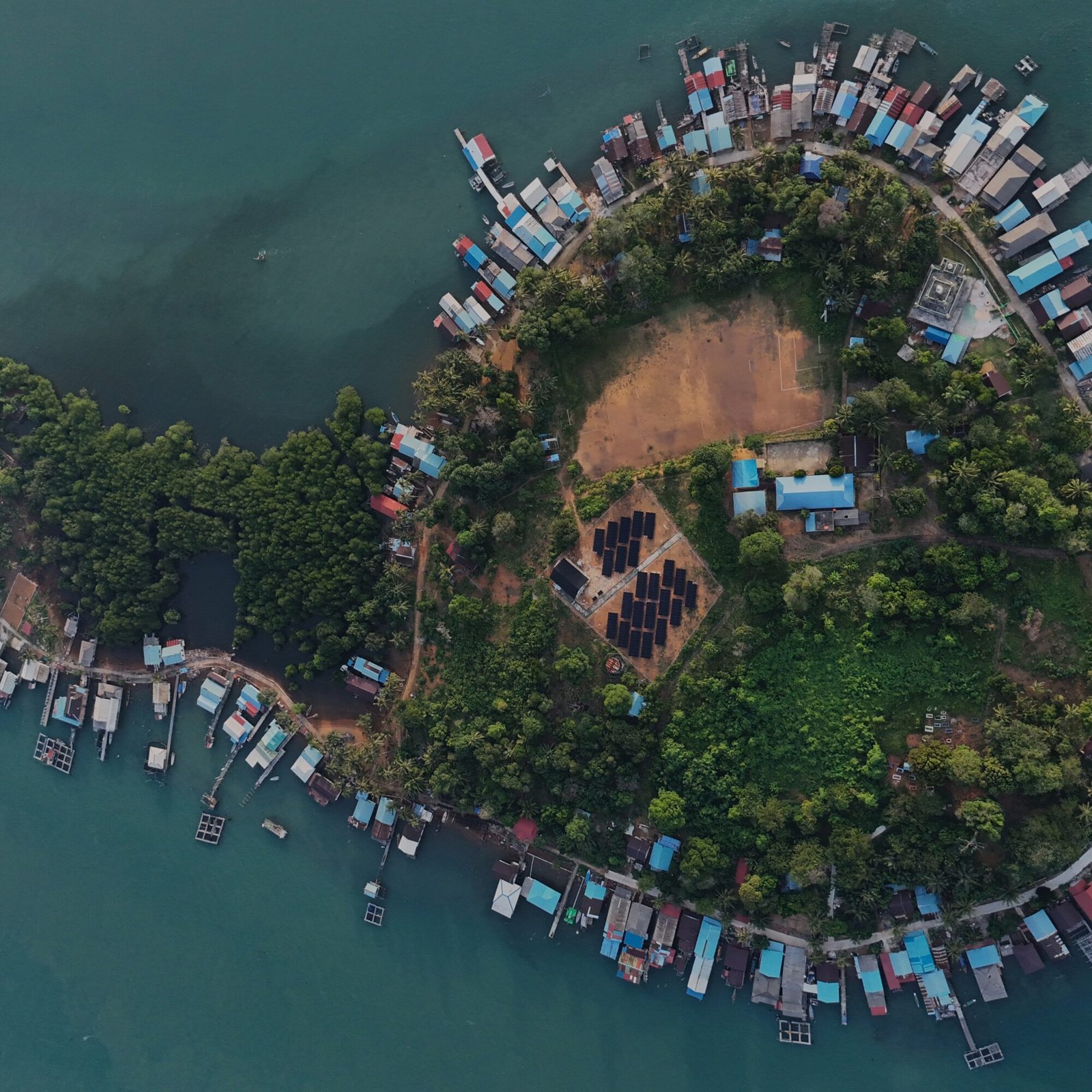 PLTS Pulau Akar