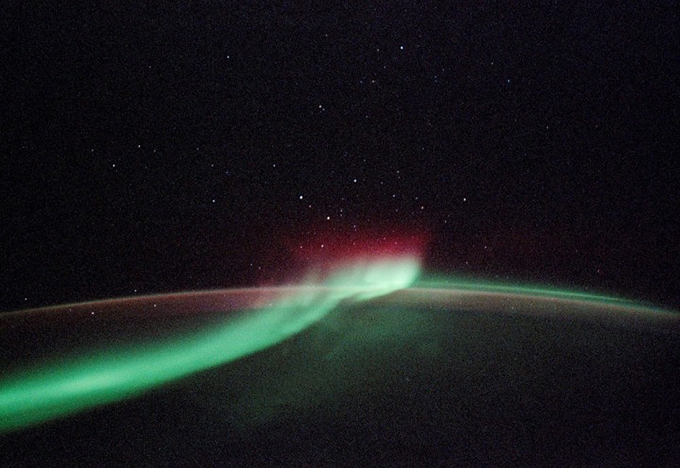 Citizen scientists discover new type of aurora