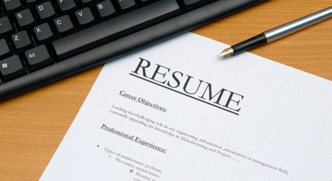 10 ways College grads can make their resumes stand out