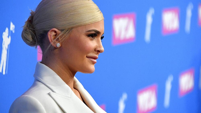 How celebrity non-experts and amateur opinion could change the way we acquire knowledge