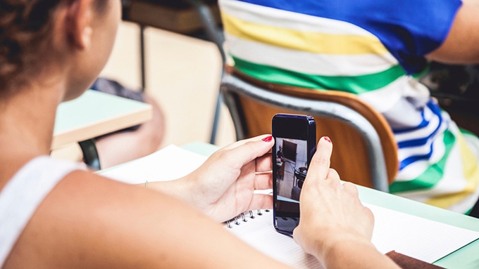 Banning mobile phones in schools: beneficial or risky? Here’s what the evidence says