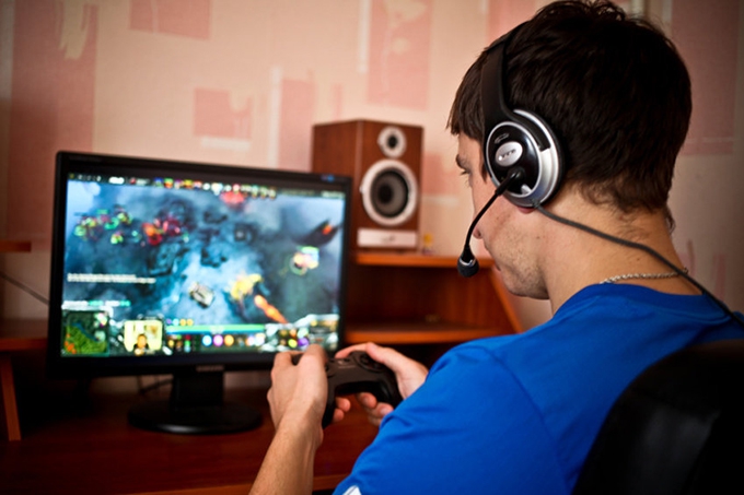 Can we learn a language while playing video games?