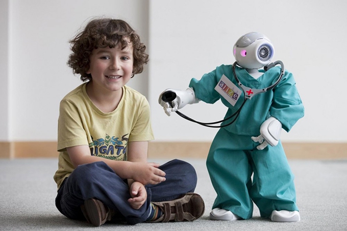 Social robots: how to relate to machines that pretend not to be