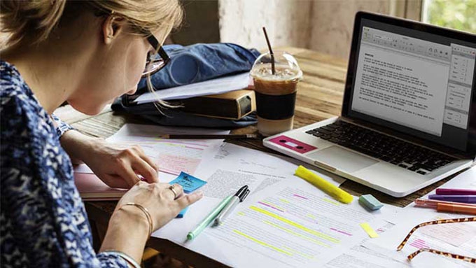 Writing the thesis from the middle
