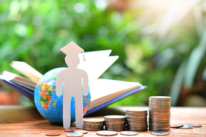 Increasing tuition fees at the university: another conception of the public service?