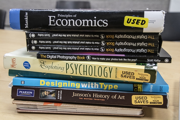 Are we facing the decline of the textbook at school?
