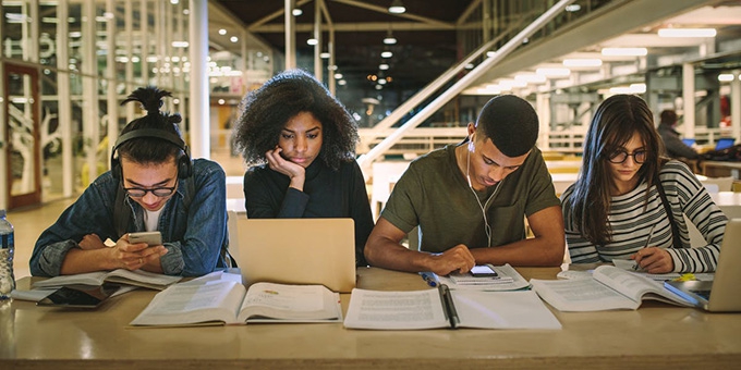 Post-bac choice  : daring or caution, which card to play on Parcoursup?