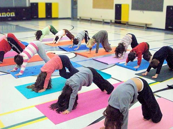 School: yoga, an activity to be included in the program?