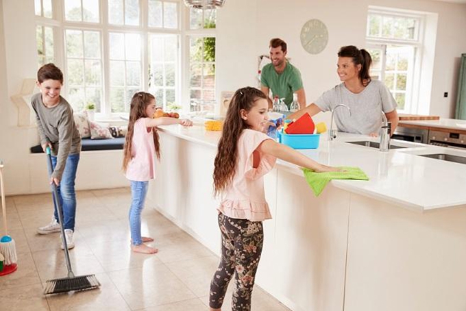 Use the imagination so that your children help you (finally) with household chores