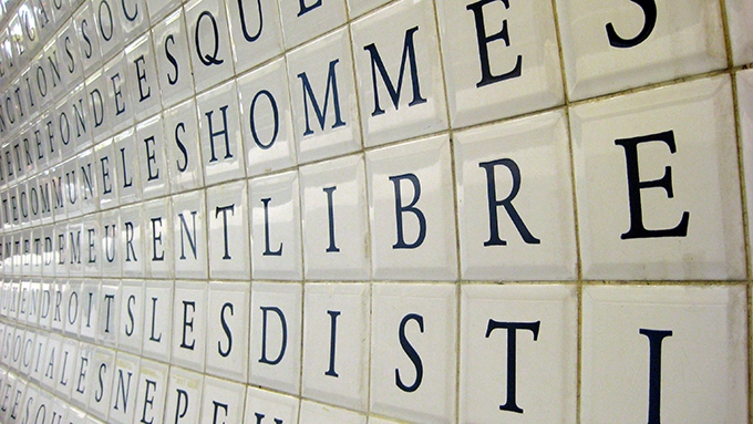 The Spanish speaker recognizes 30,000 words on average