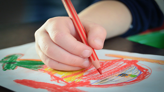 Drawing helps us understand: the benefits of studying by making infographics