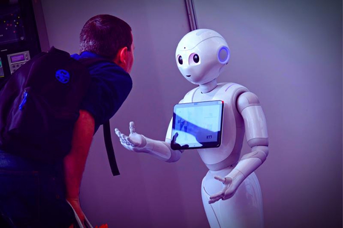 Assistant robots: benefits for learning another language in early childhood education