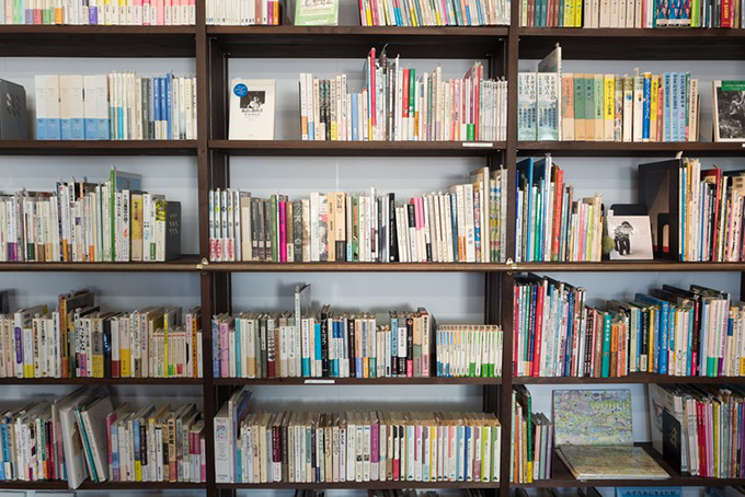 Getting diverse books into the hands of young readers. Pexels.